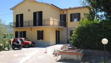 VENDESI VILLA SINGOLA CORTONA