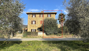 VENDESI PORZIONE DI CASALE TUORO SUL TRASIMENO